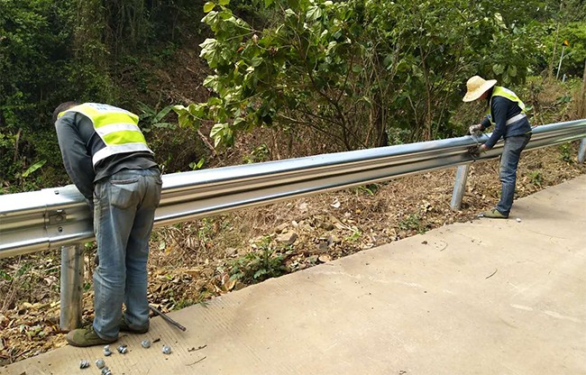 郴州高速公路护栏的定期维护与保养