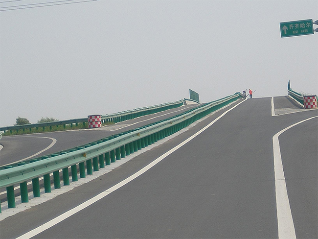 郴州高速公路护栏的材质与规格